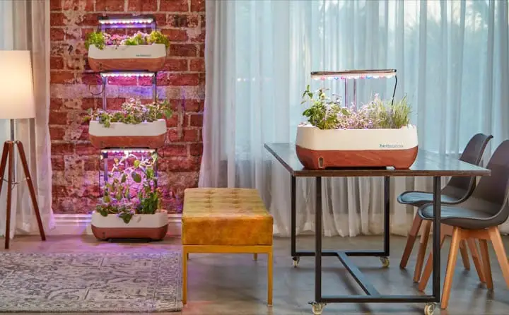 Smart Home Indoor Gardens with Grow Lights